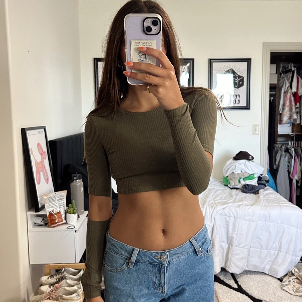 Rumor Cropped Long Sleeve Top